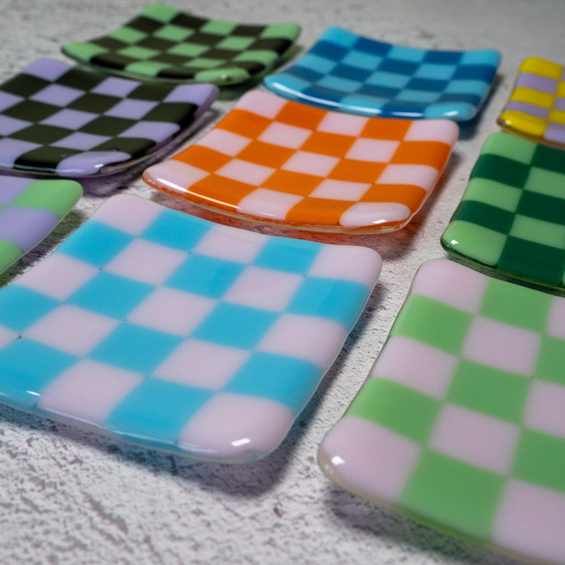 10cm Chequered Dual Coloured Shallow Dish - Bullseye Collection