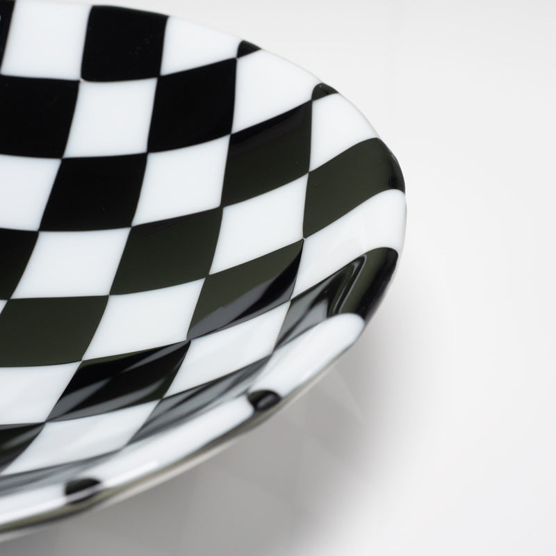 25cm Chequered Black & White Bowl - Bullseye Collection