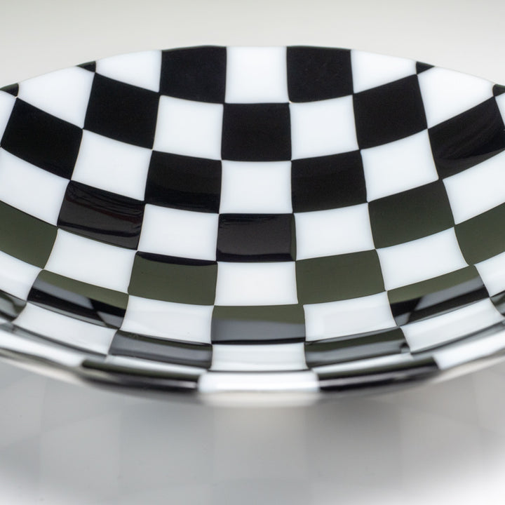 25cm Chequered Black & White Bowl - Bullseye Collection