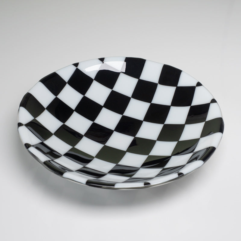25cm Chequered Black & White Bowl - Bullseye Collection