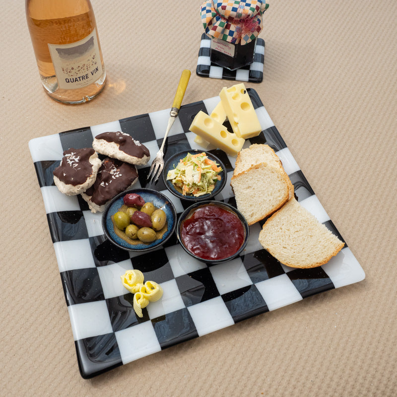 32x32cm Chequered White/Black Square Serving Plate image 3