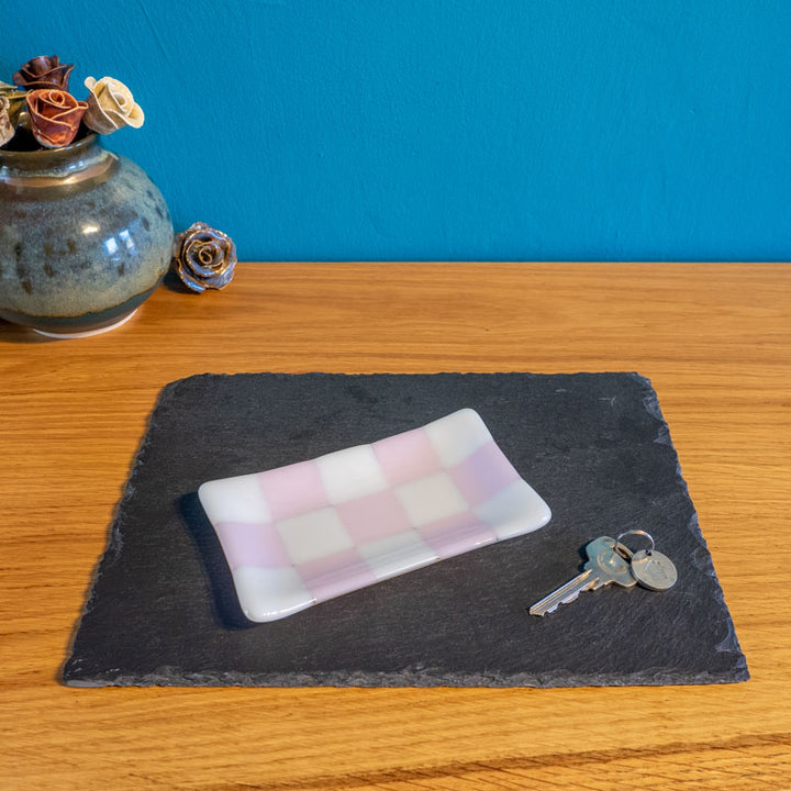 15x8cm Chequered White/Colour Tray - Pink image