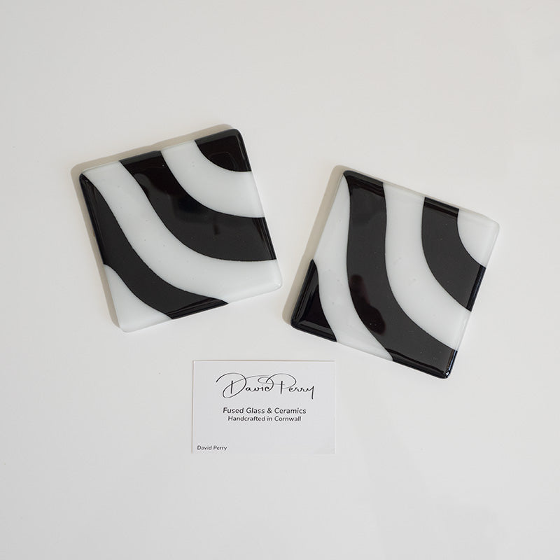 10cm Wavy Black/White Coaster set of 2 - Oceanside Collection