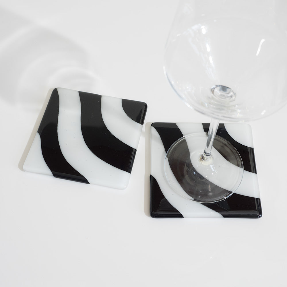 10cm Wavy Black/White Coaster set of 2 - Oceanside Collection