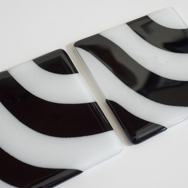 10cm Wavy Black/White Coaster set of 2 - Oceanside Collection