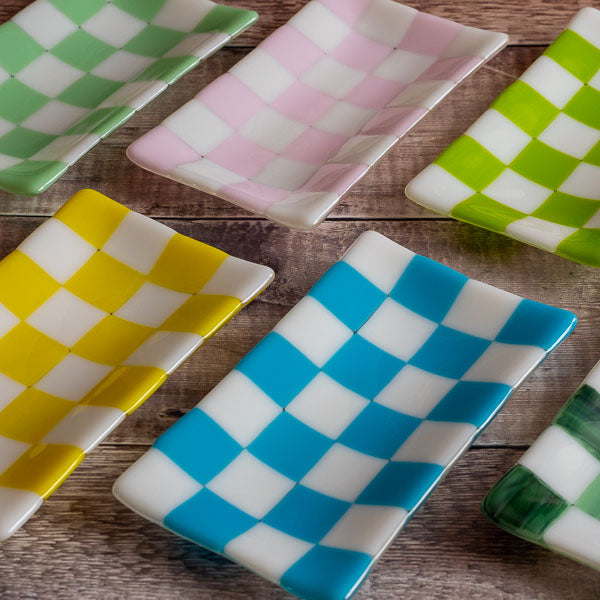 21x12cm Chequered White/Colour Tray image 1