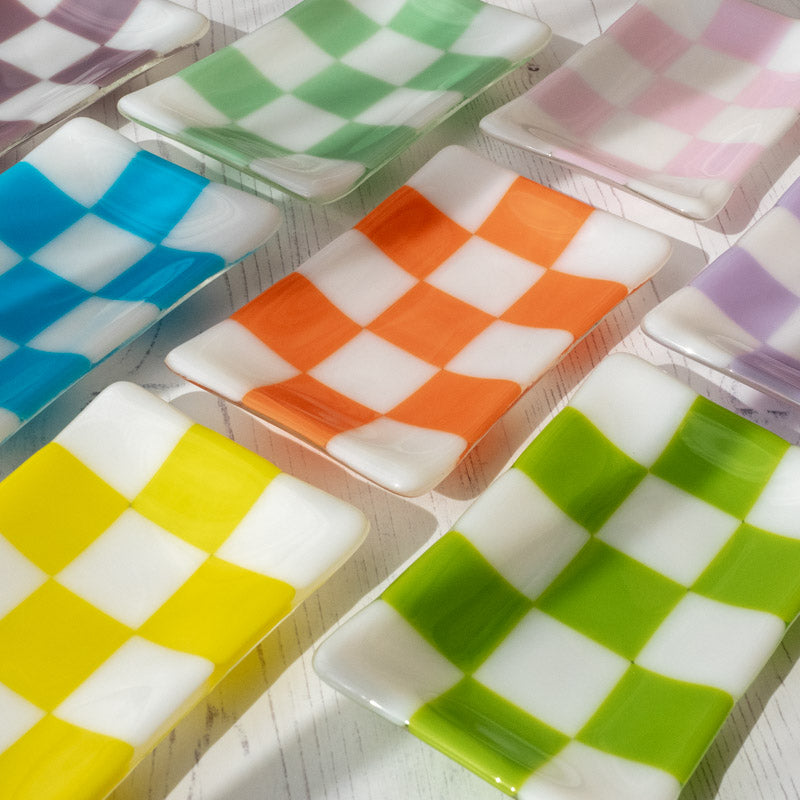 15x8cm Chequered White/Colour Tray image 0