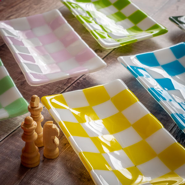 21x12cm Chequered White/Colour Tray image 0