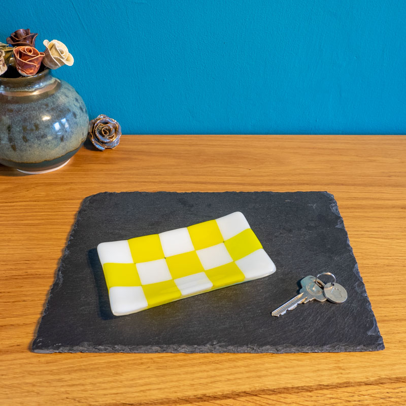 15x8cm Chequered White/Colour Tray image 1