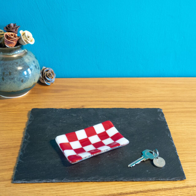 "Seconds" 12x7cm Chequered White/Red Tray