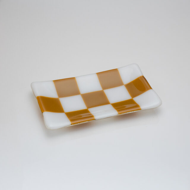 "Seconds" 15x8cm Chequered White & Butterscotch Tray
