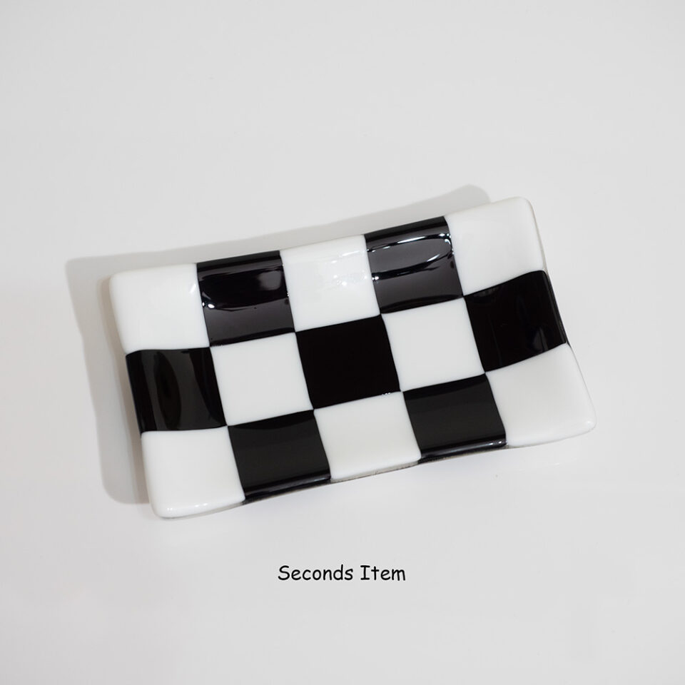 "Seconds" 15x8cm Bright White/Black Tray (please read full description)